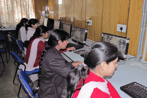 Computer Lab Montgomery Guru Nanak College of Education in Jalandar