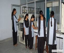 Laboratory of Saroj Institute of Technology & Management Lucknow in Lucknow