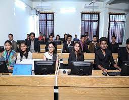 Computer Lab Photo Gyanmanjari Institute of Technology - (GMIT, Bhavnagar) in Bhavnagar