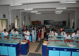 expariment lab AVVM Sri Pushpam College (AVVMSPC),Thanjavur in Thanjavur	