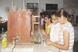 Lab Rajkiya Mahila Snatkottar Mahavidyalaya in Banda