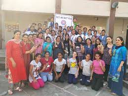 Group photo R.R.M.K. Arya Mahila Mahavidyalaya in Gurdaspur	