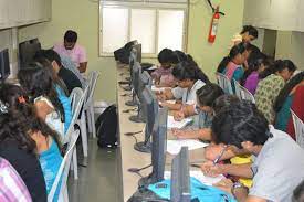 Computer Room of RA Podar College of Commerce and Economics, Mumbai in Mumbai 