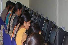 Computer Lab D.A.V. College Pundari in Kaithal	