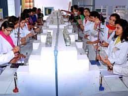 Lab T.R. Girls College in Sonipat