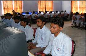 Computer Center of Lucknow Institute of Technology in Lucknow