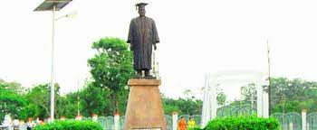 Statue Dr Harisingh Gour Vishwavidyalaya in Sagar