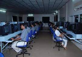 Computer lab Dwarampudi Lakshmana Reddy College (DLRC, East Godavari) in East Godavari	