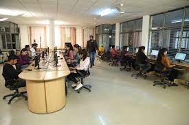 Computer lab Guru Kashi University in Bathinda	