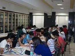 Library of Mithibai College of Arts, Mumbai in Mumbai 