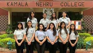 Studnets group photos Kamala Nehru College ( KNC DELHI ) in New Delhi