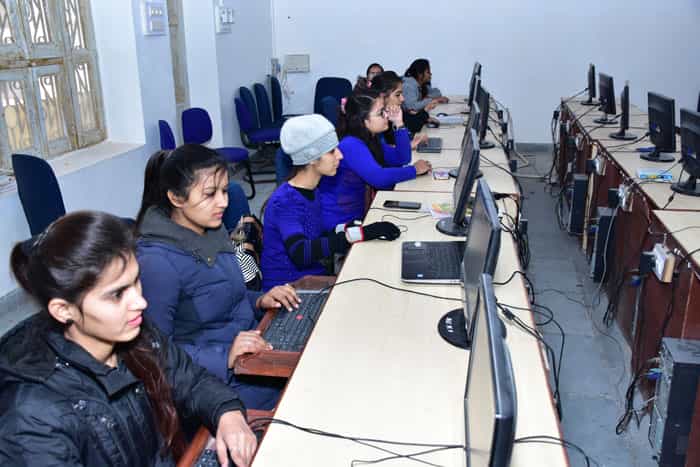 Computer Lab Smt. Kamla Devi GD Mittal Mahila Mahavidyalaya, Sardarshahr in Churu
