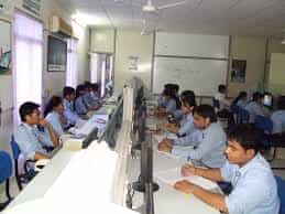 Computer Lab Photo Bhulabhai Vanmalibhai Patel Institute Of Management, Uka Tarsadia University, Bardoli in Amreli