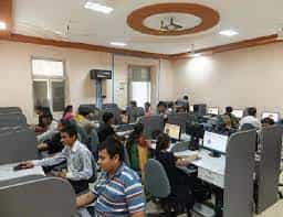 Computer lab H. & H.B. Kotak Institute of Science (HHB-KIS), Rajkot in Rajkot
