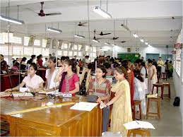 Library of VG Vaze College of Arts, Science and Commerce, Mumbai in Mumbai 