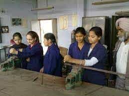 Lab Government Polytechnic (GP, Amritsar) in Amritsar	
