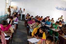 Students Kailashi Devi Shravan Kumari College in Jalaun