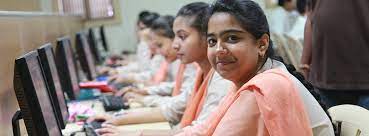 Computer Lab Photo Shree Manibhai Virani And Smt. Navalben Virani Science College, Rajkot in Rajkot