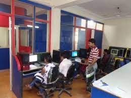 Computer Lab Insoft Institute of It & Management (IIIM, Noida) in Noida