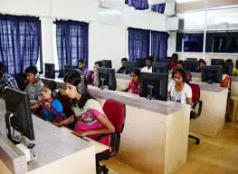 Computer lab Mahavir Mahavidyalaya (MM), Kolhapur in Kolhapur