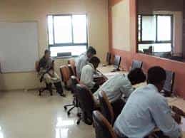 Computer Lab Deshbhakt Harinarayan Bankatlal Soni College  (DHBSC), Solapur in Solapur