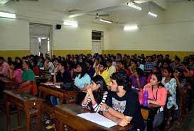 Class Room of RA Podar College of Commerce and Economics, Mumbai in Mumbai 