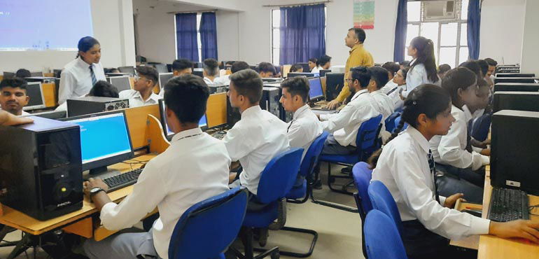 Computer Lab Shri Ram Institute of Management & Technology - [SRIMT], New Delhi 